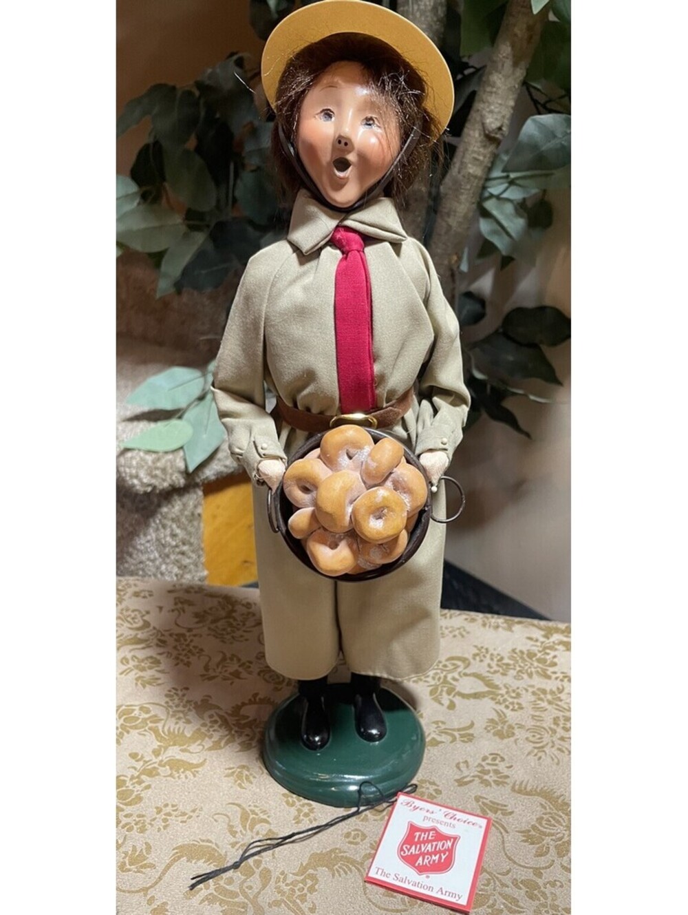 Byers Choice The Carolers Salvation Army Woman With Donuts 2002